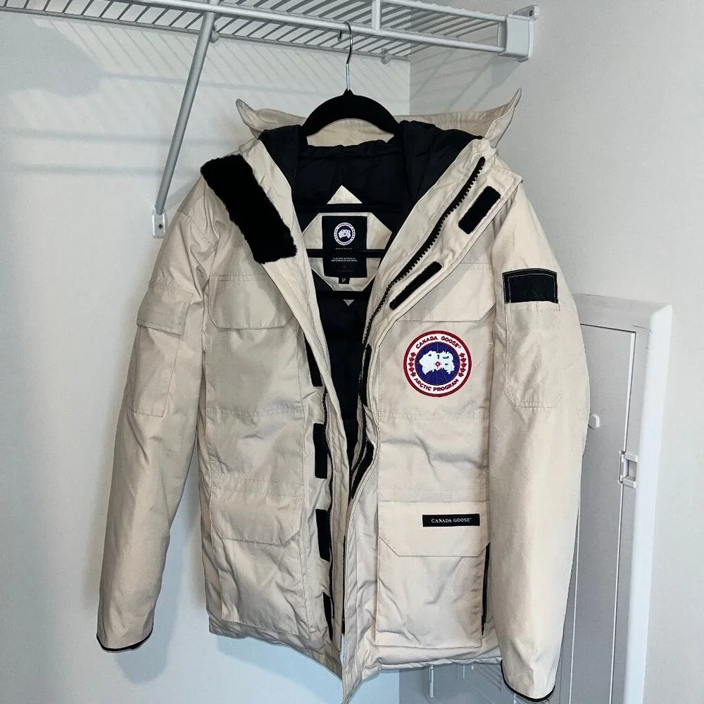 BRAND NEW WITH TAG - CANADA GOOSE PARKA - LIMESTONE LIMITED EDITION - Picture 1 of 4